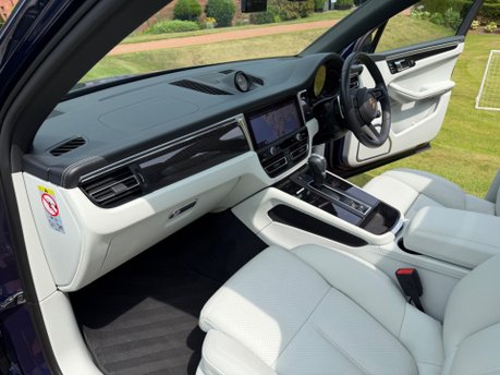 Porsche Macan S PDK 33