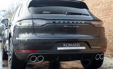 Porsche Macan Turbo 26