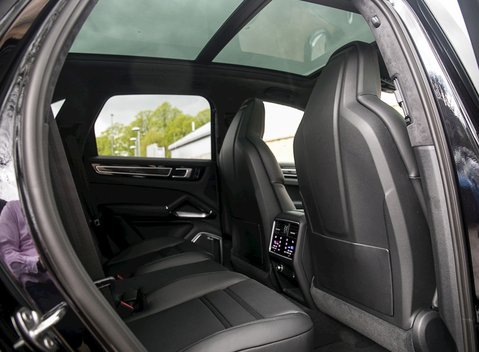 Porsche Cayenne Turbo (New Model) 21