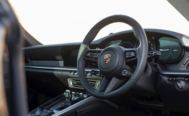 Porsche 911 Carrera 4S (992) 11