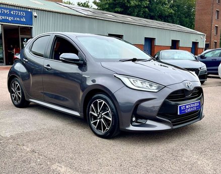 Toyota Yaris 1.5 Yaris Design HEV CVT 5dr 4