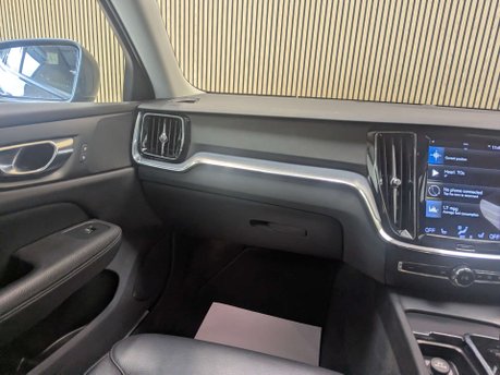 Volvo V60 2.0 V60 Momentum B4 MHEV Auto 5dr 52