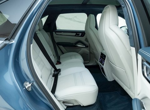 Porsche Cayenne TURBO S E-HYBRID 12