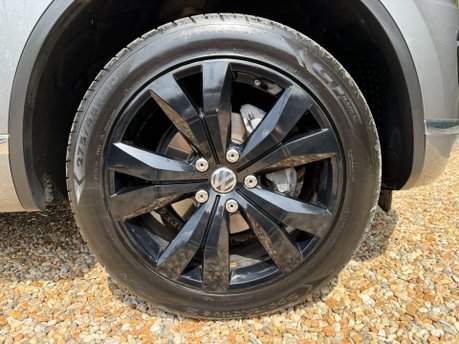 Volkswagen Touareg 3.0 TDI V6 BlueMotion Tech R-Line Tiptronic 4WD Euro 6 (s/s) 5dr 13