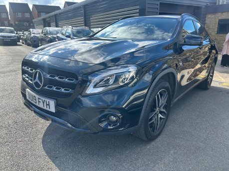 Mercedes-Benz GLA GLA 180 URBAN EDITION 6
