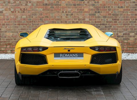 Lamborghini Aventador LP700-4 5