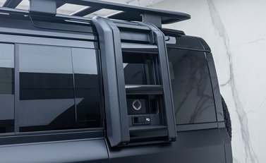 Land Rover Defender 110 OCTA Black 43