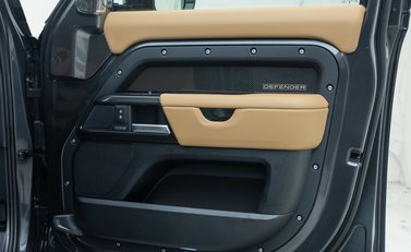 Land Rover Defender 110 X D350 28