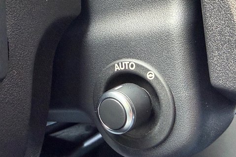 Land Rover Discovery SDV6 LANDMARK - ONE OWNER - 10 SERVICED INC CAMBELT 56
