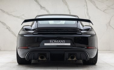 Porsche Cayman GT4 (718) 8