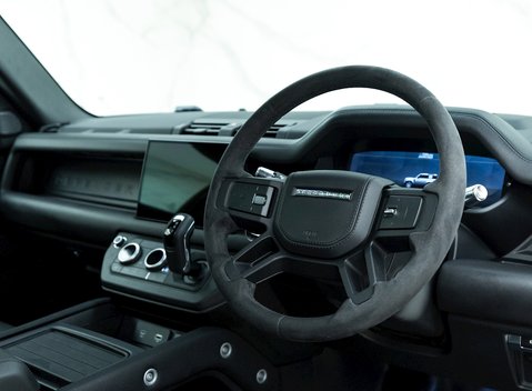 Land Rover Defender 90 V8 Bond Edition 9