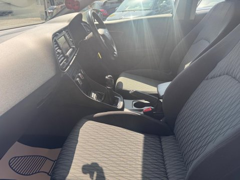 SEAT Leon 1.6 TDI CR SE Euro 5 (s/s) 5dr 27