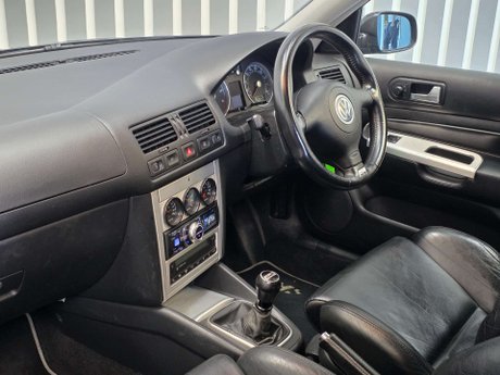 Volkswagen Golf 3.2 R32 Hatchback 3dr Petrol Manual (276 g/km, 240 bhp) 8