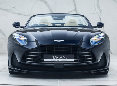 Aston Martin DB12 Volante 10