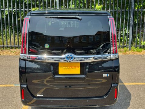 Toyota Noah Hybrid G 37