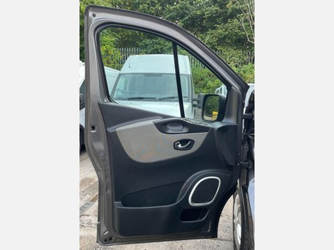 Renault Trafic 1.6 dCi 27 Sport SWB Standard Roof Euro 5 5dr 39