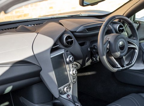 McLaren 720S Luxury 16