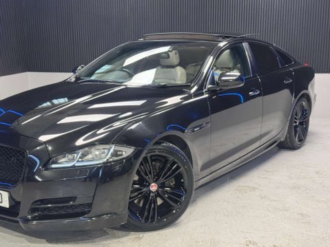 Jaguar XJ 3.0d V6 R-Sport Saloon 4dr Diesel Auto Euro 6 (s/s) (300 ps) 23