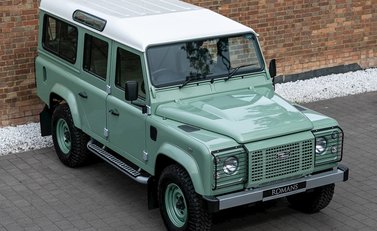 Land Rover Defender 110 Heritage Station Wagon 8