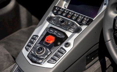 Lamborghini Aventador S LP740-4 Roadster 21