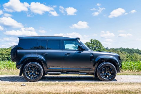 Land Rover Defender D300 HSE HardTop 3