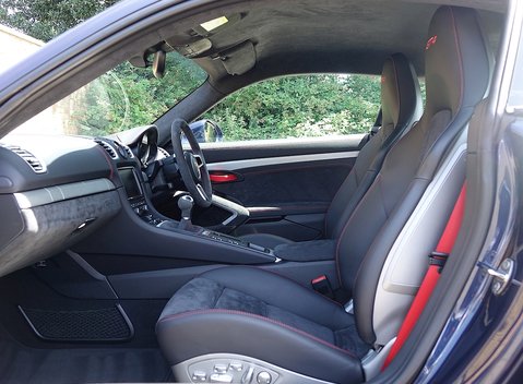 Porsche Cayman GT4 10