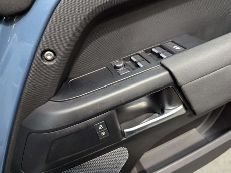 Land Rover Defender 2.0 Defender S D Auto 4WD 5dr 77