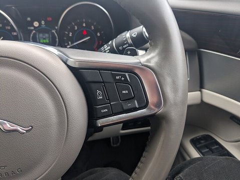 Jaguar XF PORTFOLIO 19