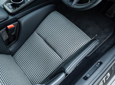 Porsche 911 GT3 Touring (992) 16