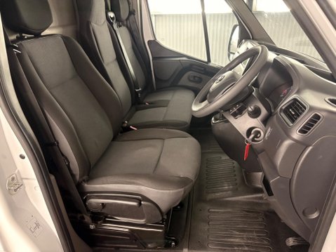 Nissan NV400 2.3 dCi 35 Tekna FWD L3 H2 Euro 6 5dr 3