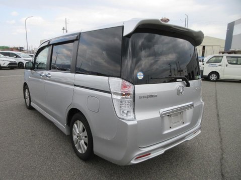 Honda Stepwagon Z RK5 + 8 SEATS 2