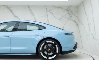 Porsche Taycan 4S 29