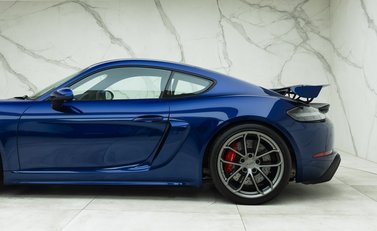 Porsche Cayman GT4 (718) 29
