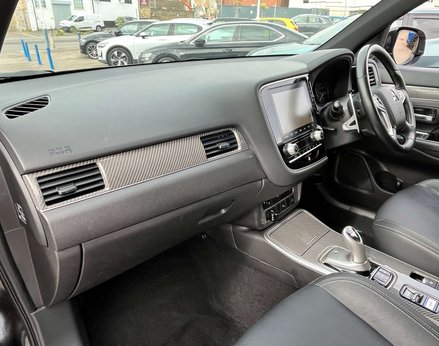 Mitsubishi Outlander 2.4 Outlander Dynamic PHEV CVT 4WD 5dr 17