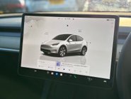 Tesla Model Y BASE 18