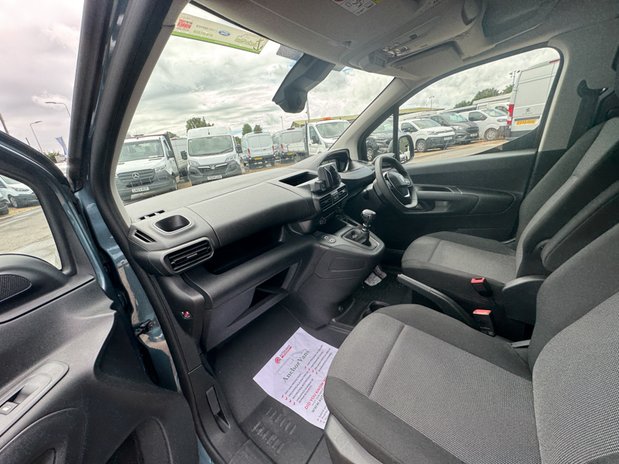Peugeot Partner LWB L2H1 [SOLD SM] Low Roof Professional Air Con Sensors Tow Bar EURO 6 NO 13