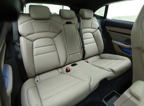 Porsche Taycan GTS Sport Turismo 12