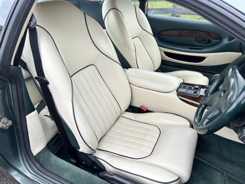 Aston Martin DB7 i6 Supercharged Straight6 Manual Coupe 14