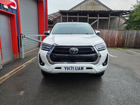 Toyota Hilux INVINCIBLE 4WD D-4D DCB 2