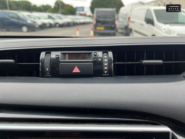 Toyota Hilux Crew Cab 4X4 Active 4WD Air Con Rear Camera EURO 6 NO VAT 30