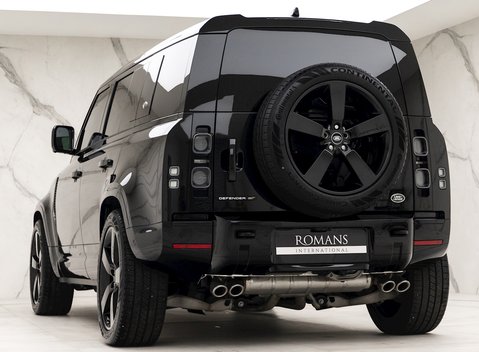 Land Rover Defender 110 V8 Bond Edition 3