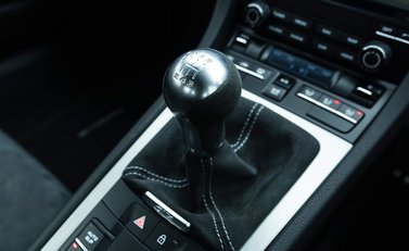 Porsche Cayman GT4 (718) 17
