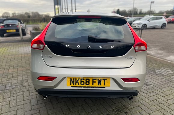 Volvo V40 2.0 T3 INSCRIPTION 9
