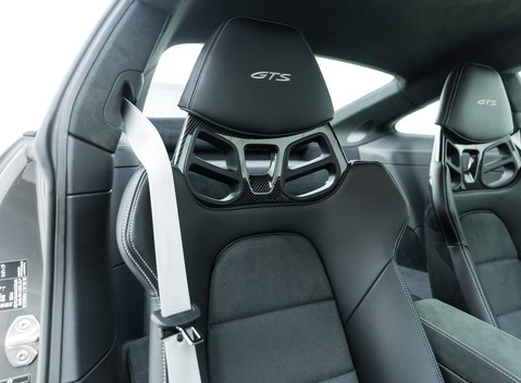 Porsche 911 Carrera GTS (992) 12