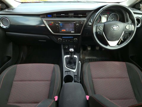 Toyota Auris 1.6 Auris Sport Valvematic 5dr 43