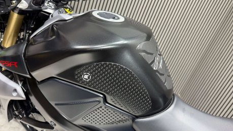 Suzuki GSR750 2013 ONLY 9K STUNNING EXAMPLE LONG MOT NAKED 750CC 15