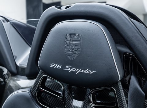 Porsche 918 Spyder 30