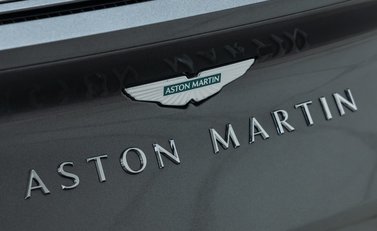 Aston Martin DB12 V8 31