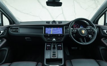 Porsche Macan GTS 21