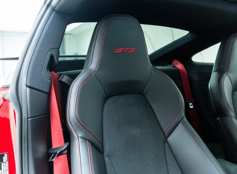 Porsche 911 Carrera 4 GTS (992) 8